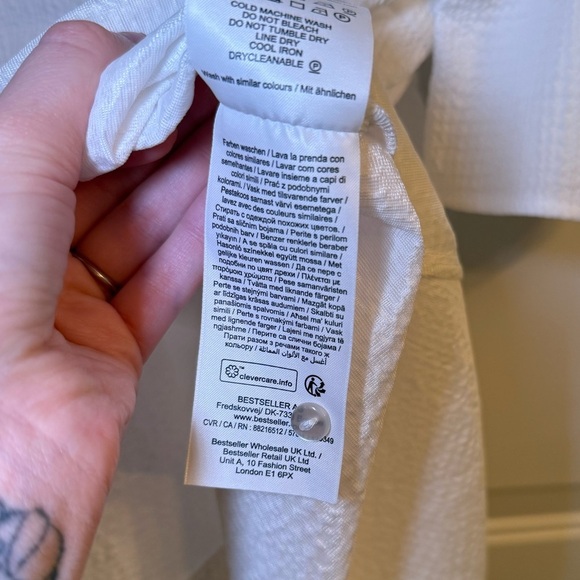 Vero Moda White Mini Dress Chic and Comfortable - Picture 7 of 7